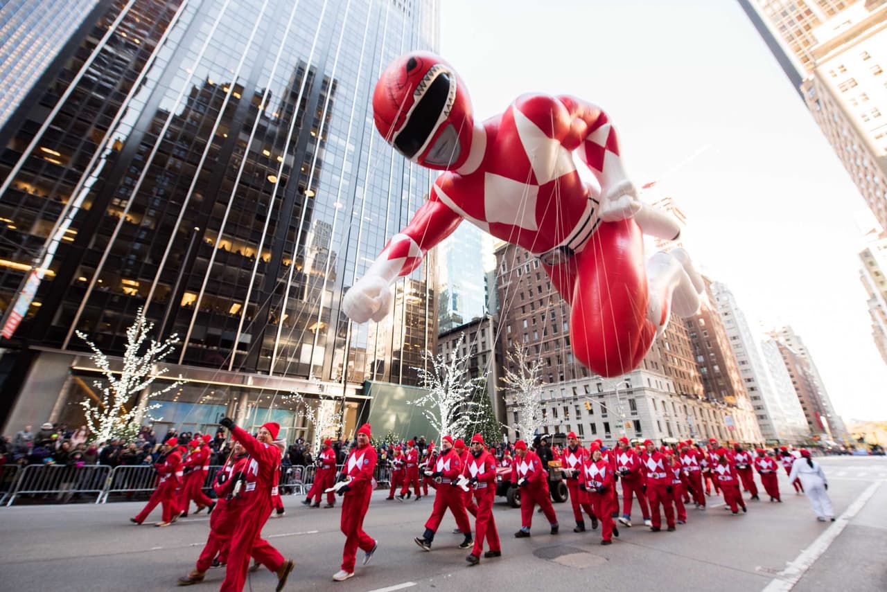 ¿La diferencia más grande? Todo el evento será exclusivamente para los televidentes en casa. Así es, el desfile no contará con las habituales grandes multitudes que se reúnen alrededor de Midtown cada año para disfrutar del espectáculo de música y globos.