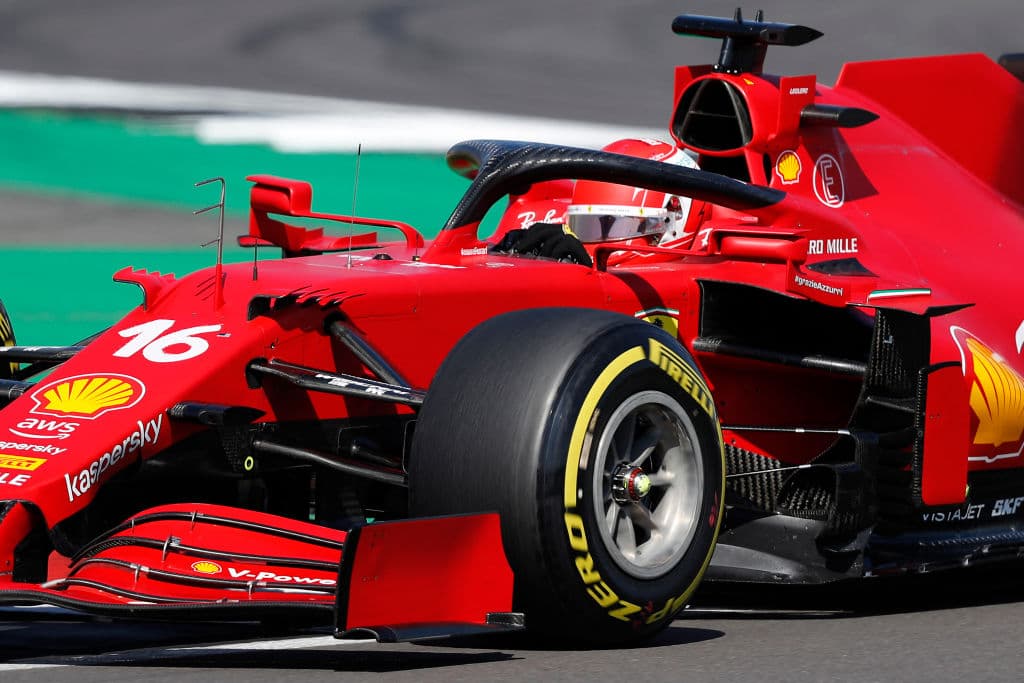 Termina el Grand Prix de Gran Bretaña con un mal sabor de boca. Lewis Hamilton se lleva el podio en casa a pesar de haberle chocado la monoplaza a Max Verstappen de Red Bull y dejarlo fuera de la contienda. Charles Leclerc logra su primer podio en segunda posición y Valtteri Bottas se queda con la tercera plaza. El piloto mexicano Sergio Pérez le roba un punto a Hamilton pero queda en 16.