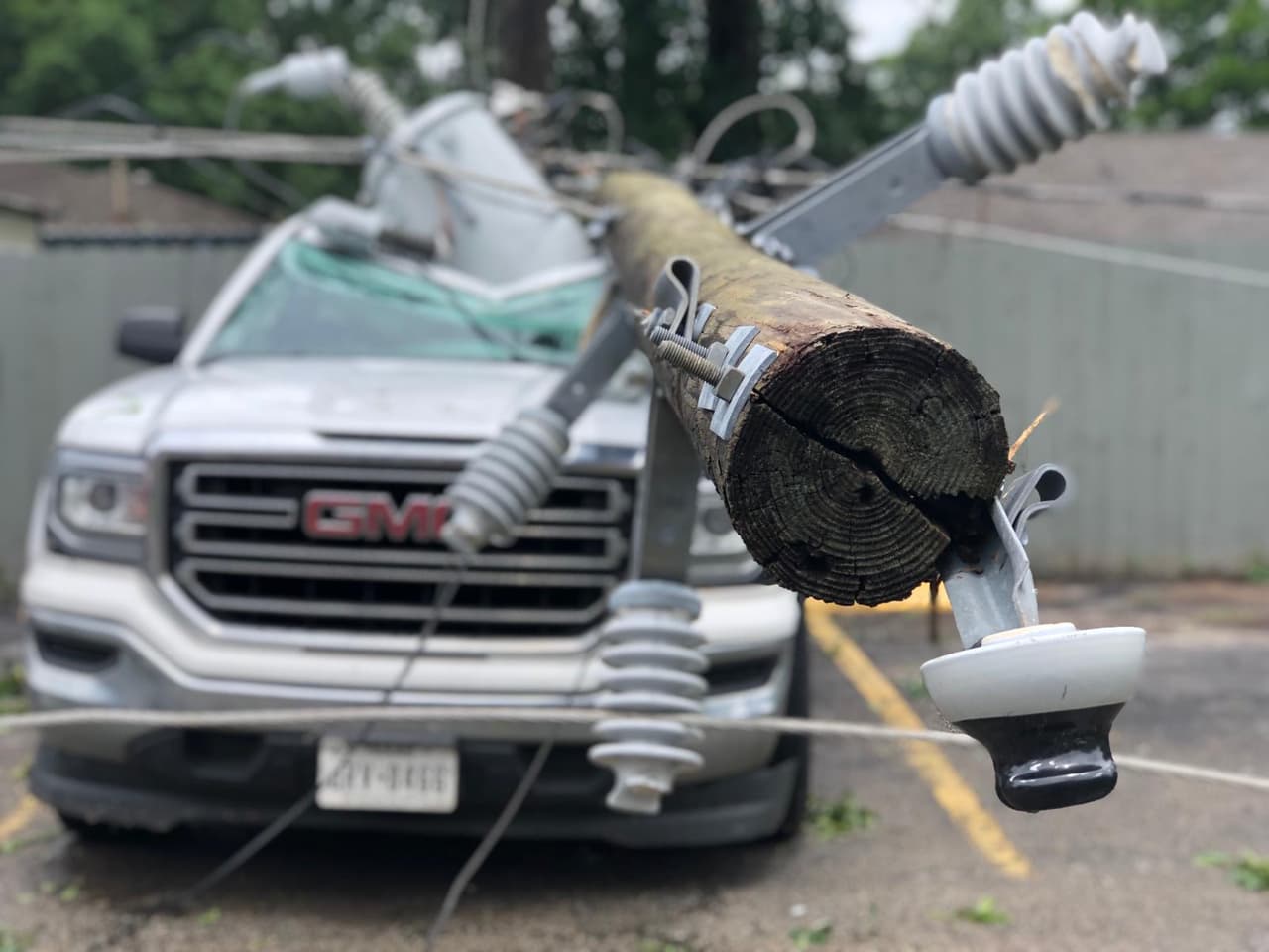 Afortunadamente no había nadie dentro del vehículo al momento del impacto.