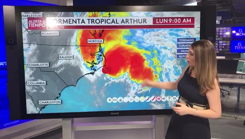 Arthur, la primera tormenta tropical de 2020, golpea las costas de Carolina del Norte