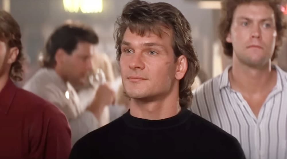 <b>Patrick Swayze</b>
<br>Actor y bailarín profesional que interpretó a James Dalton, un hombre experto en artes marciales que se dedica a ser el vigilante de centros de entretenimiento. Su trabajo lo hace enemistarse con el capo de la mafia local, lo que inicia una guerra sin cuartel entre ellos.
<br>