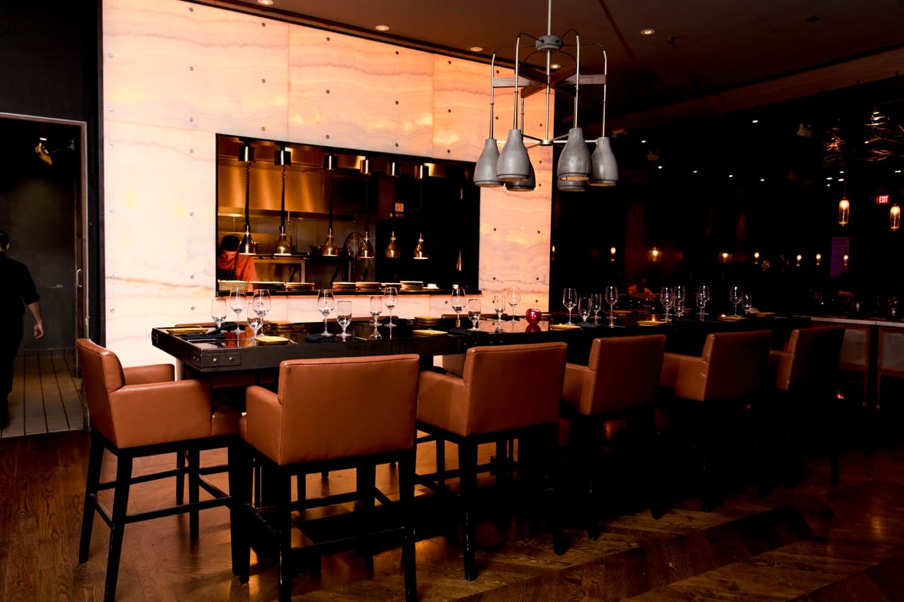 <b>Toro Toro. </b>Ubicado en Hotel InterContinental del Downtown, este restaurante creado por el famoso chef Richard Sandoval, ofrecerá un almuerzo buffet especial el sábado, antes del juego por $21.
<b>Dirección:</b> 100 Chopin Plaza en el centro de Miami.