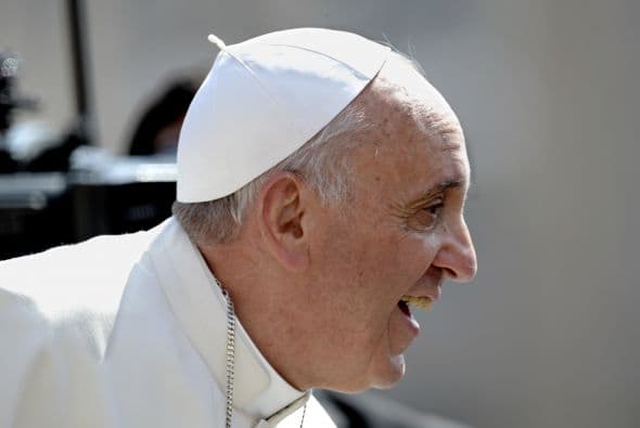 En abril destacó el importante papel de las mujeres para transmitir la fe, porque "son impulsadas por el amor y saben recibir este anuncio con fe: creen e inmediatamente lo transmiten, no se lo guardan para sí.