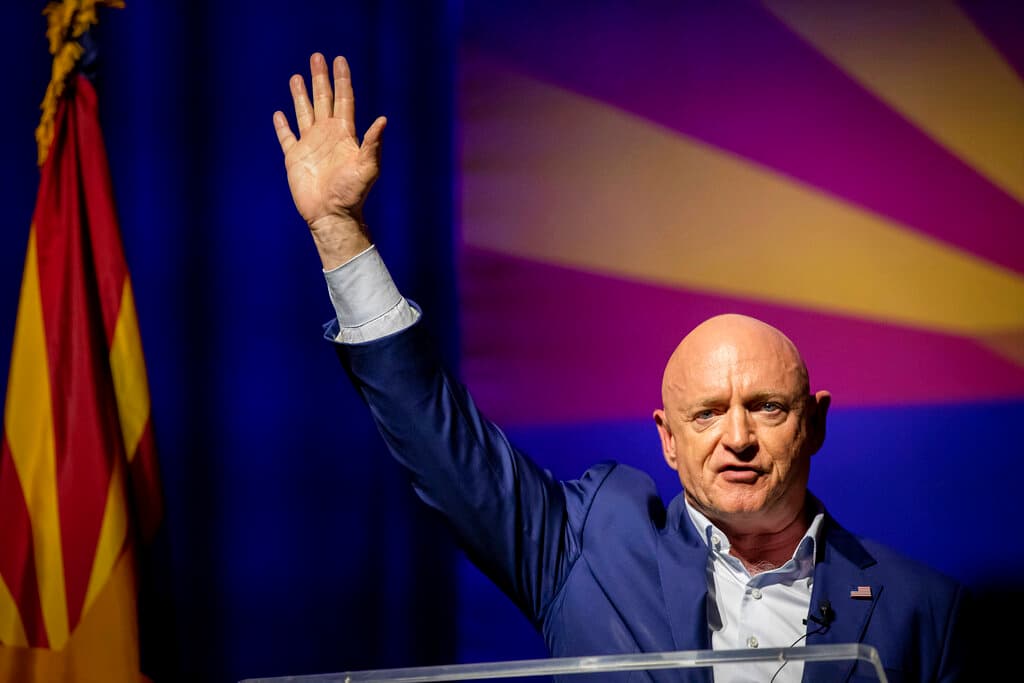 Mark Kelly es reelegido en Arizona y deja a los demócratas a un escaño del control del Senado