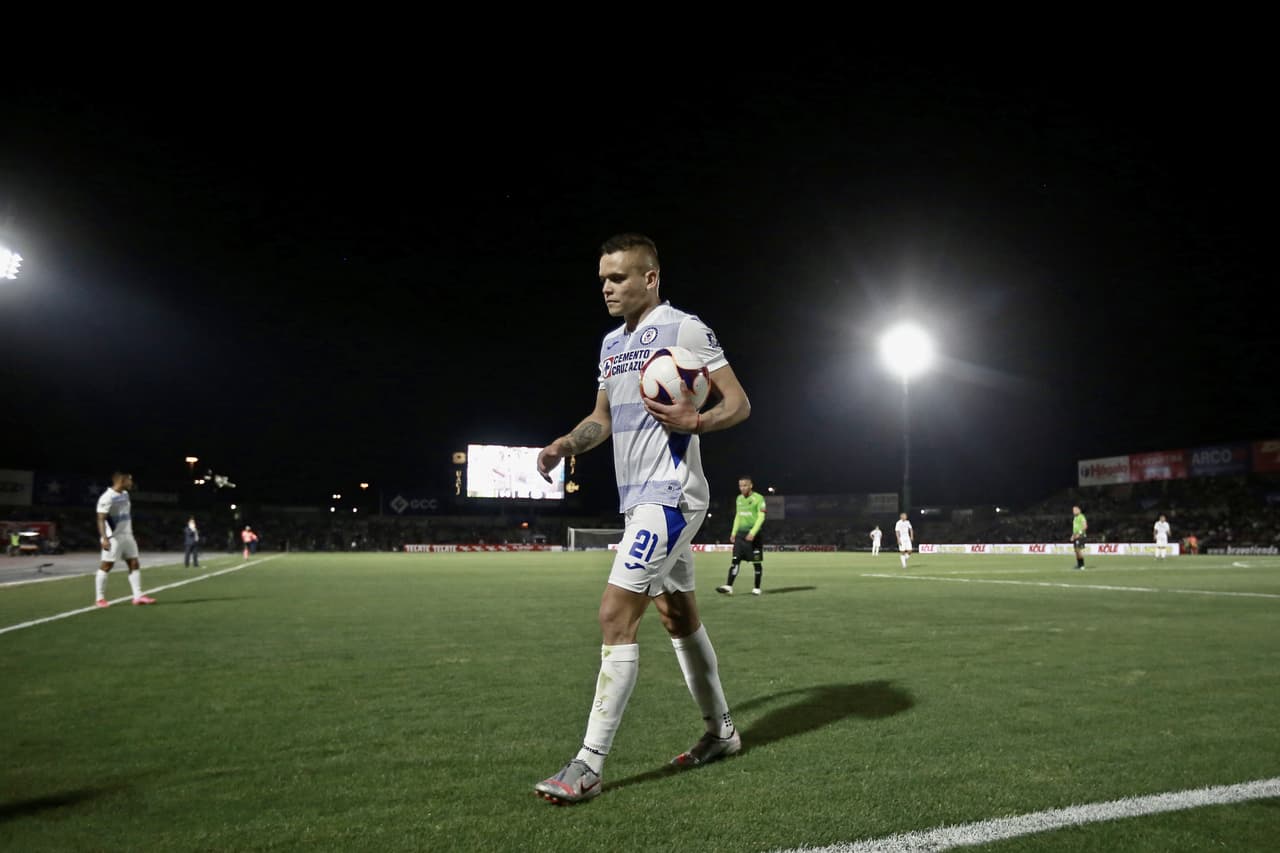 Jonathan Rodríguez fue el héroe de la noche gracias a su gol tardío que aumentó la racha de Cruz Azul a 11 partidos ganados de forma consecutiva.