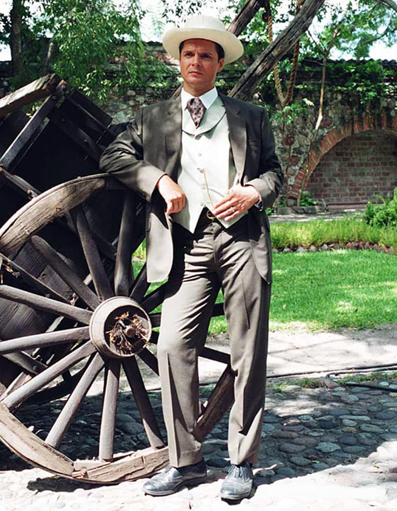 Su verdadero destape como gran actor fue en la inolvidable telenovela 'Corazón salvaje', en donde llevó uno de los papeles antagónicos junto a
<b>Ana Colchero</b>, lo que lo hizo acreedor su primer y único premio 'TVyNovelas' en la categoría revelación masculina.