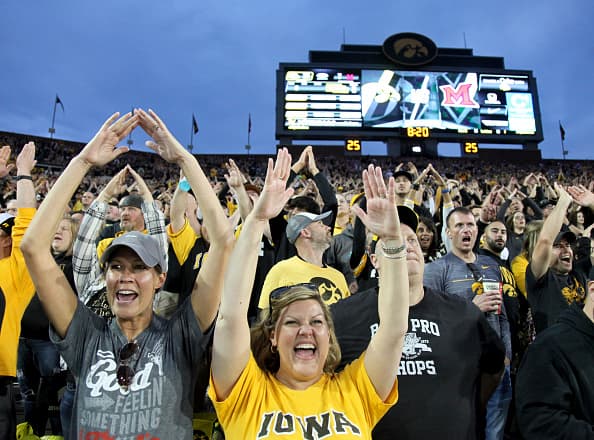 <b>11.</b>
<b>Iowa.-</b> Es un lugar de récords donde encontrarás el toro de hormigón más grande del mundo, el tallo de maíz más alto, la cafetera sueca más grande, una gigantesca bola de palomitas de maíz y el gnomo de hormigón más grande. El estado obtuvo 57.88 puntos de 100 disponibles y se destacó como uno con las mejores oportunidades laborales.