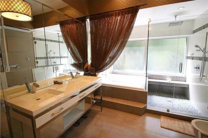 La residencia fue originalmente diseñada por Hilario Candela, el arquitecto detrás del Miami Marine Stadium.