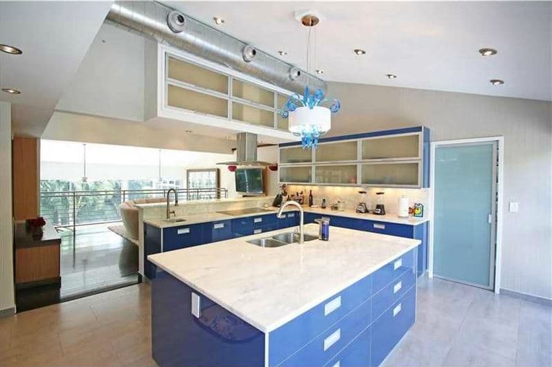 La mansión está completamente equipada con los enseres de toda la cocina. Y, ¿quién no disfrutaría cocinando con una bonita vista?