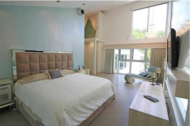 El cantante, compró la propiedad en el 2013 por $2.3 millones de dólares.