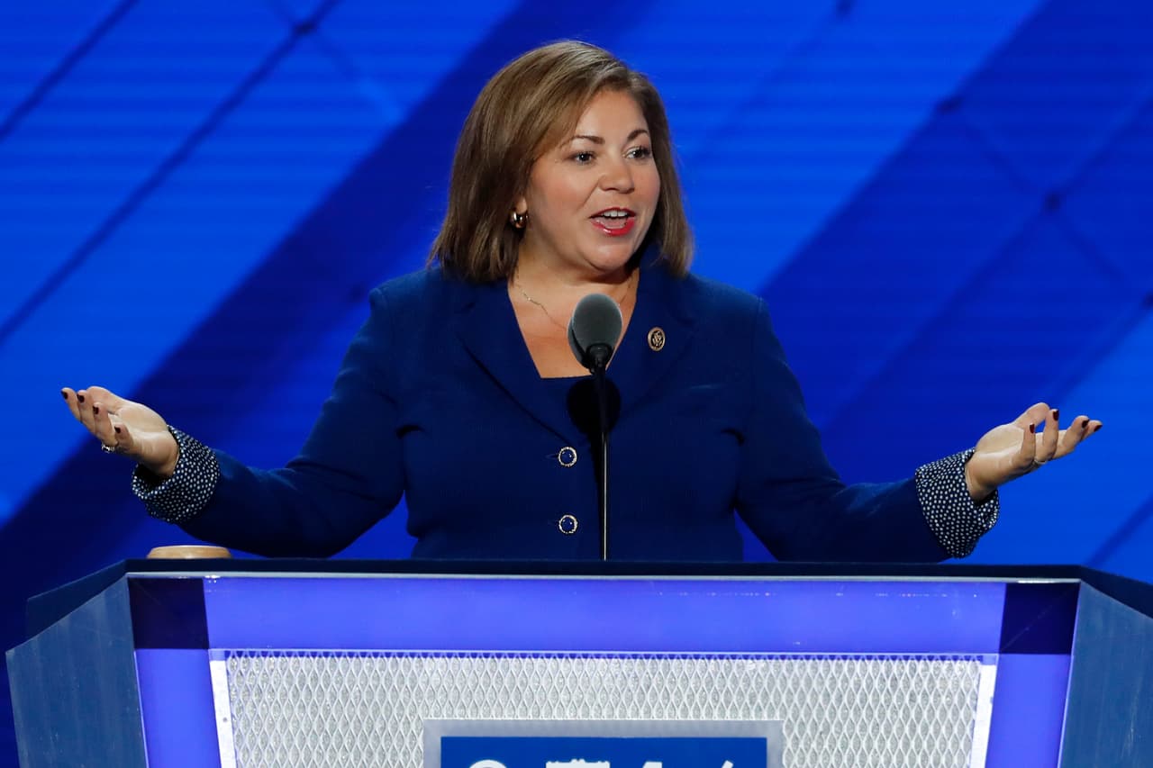 La demócrata 
<b>Linda Sanchez</b>, del distrito 38 en 
<b>Whittier</b>, dijo que "pasamos la página a un día más brillante en la historia de nuestra nación. Juntos, comenzaremos nuestro mandato de construir mejor."