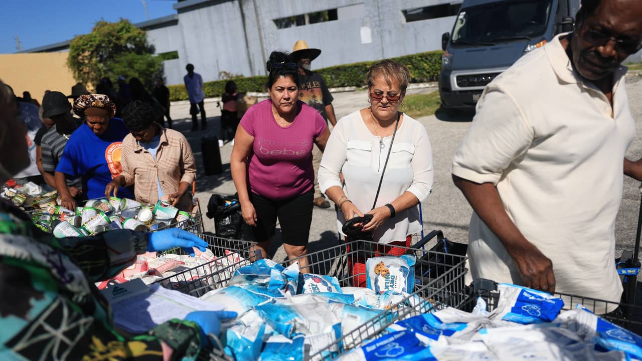 Largas filas en bancos de alimentos ante incertidumbre sobre SNAP: “No tenemos qué comer en casa”