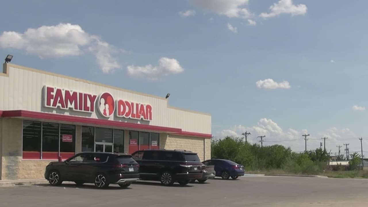 Video capta cómo niño de 5 años mueve una camioneta encendida: el padre estaba de compras