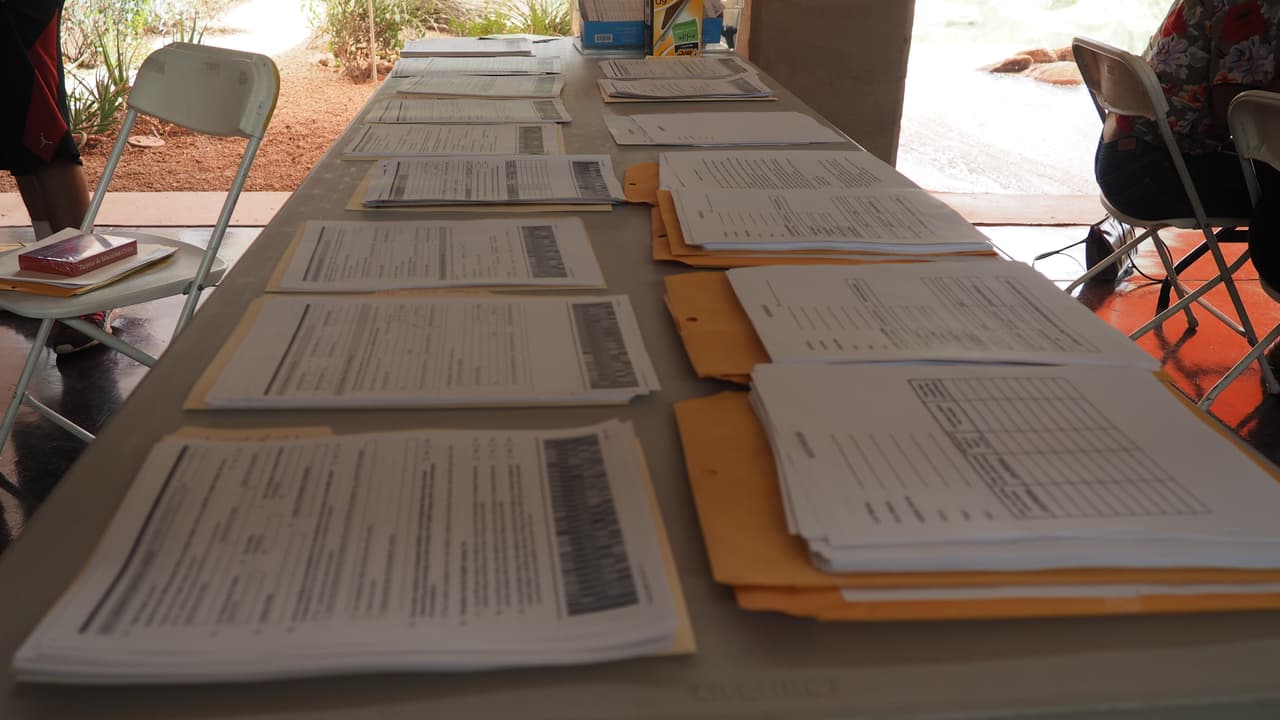 Todo un éxito fue el taller de ciudadanía de Univisión Arizona y Mi Familia Vota, donde unas 250 familias decidieron construir un mejor futuro para ellos, sus familias y la comunidad, comenzando el proceso para naturalizarse, y todo fue completamente gratis. Los asistentes no dudaron en venir a las instalaciones del canal para recibir ayuda con sus trámites de solicitudes de ciudadanía vía petición de naturalización.