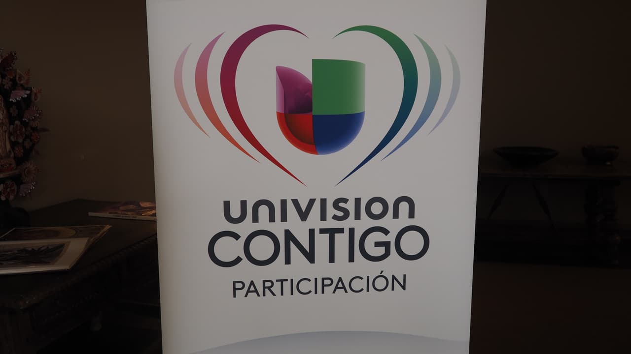Todo un éxito fue el taller de ciudadanía de Univisión Arizona y Mi Familia Vota, donde unas 250 familias decidieron construir un mejor futuro para ellos, sus familias y la comunidad, comenzando el proceso para naturalizarse, y todo fue completamente gratis. Los asistentes no dudaron en venir a las instalaciones del canal para recibir ayuda con sus trámites de solicitudes de ciudadanía vía petición de naturalización.
