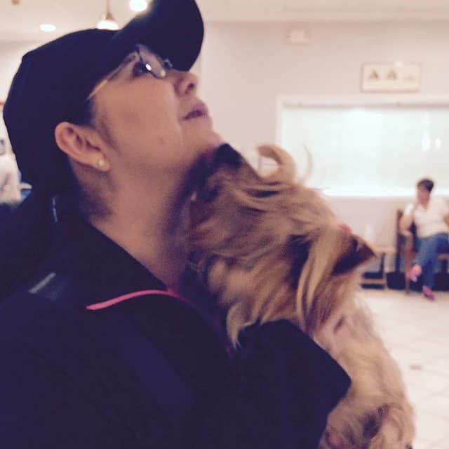 Ana Gabriel mantiene un estrecha y linda amistad con estas peludas de cuatro patitas.