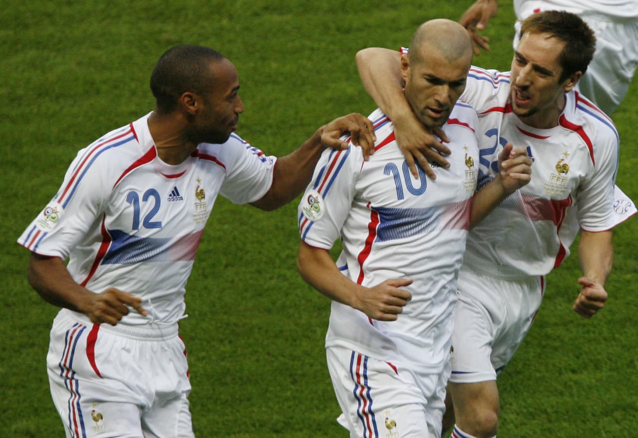 Ese día, jugadores como Frank Ribery, su rival ahora con Bayern Munich, vieron a Zidane como todo un ídolo. El crack era el mejor y pasaba a la historia.