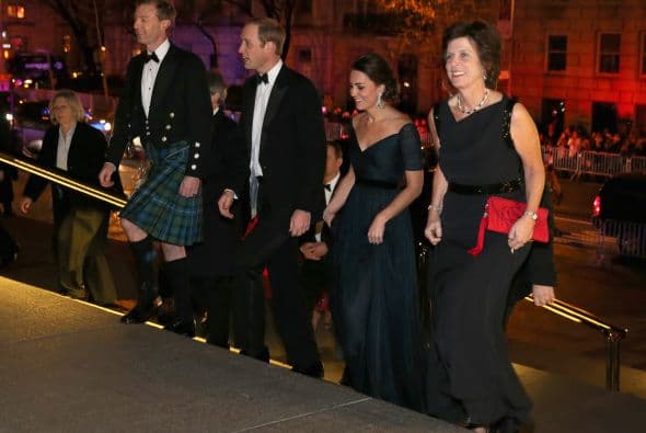 La pareja real británica acudió a una cena benéfica que conmemoró el 600º aniversario de la St Andrew University de Escocia.