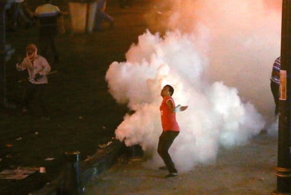 Delante de la plaza de Rabea al Adauiya, en el distrito de Ciudad Naser, donde los partidarios de Mursi mantienen una acampada de protesta, hubo cinco heridos.