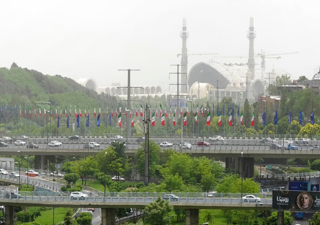 Es 
<b>la tercera tormenta de arena severa en Irán</b> desde mediados de abril.
<br>