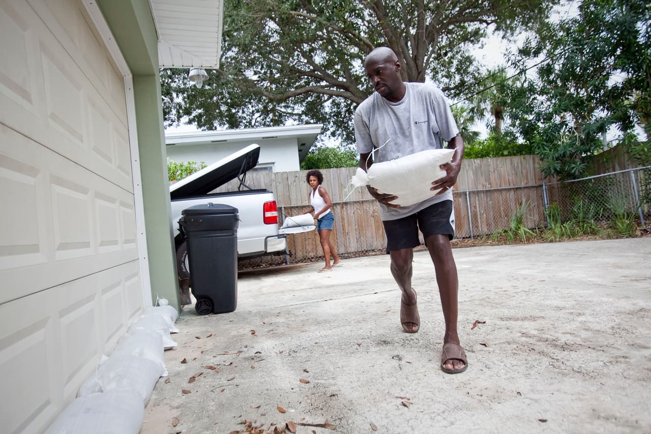 Según el sitio web Science News, desde 1952, el nivel del mar en la Bahía de Tampa ha aumentado unos 18 centímetros. En abril, el Panel Asesor de Ciencia Climática de Tampa recomendó que la ciudad comience a prepararse para que los mares aumenten de 30 a 76 centímetros adicionales para 2050 y de 60 a 260 centímetros para 2100.