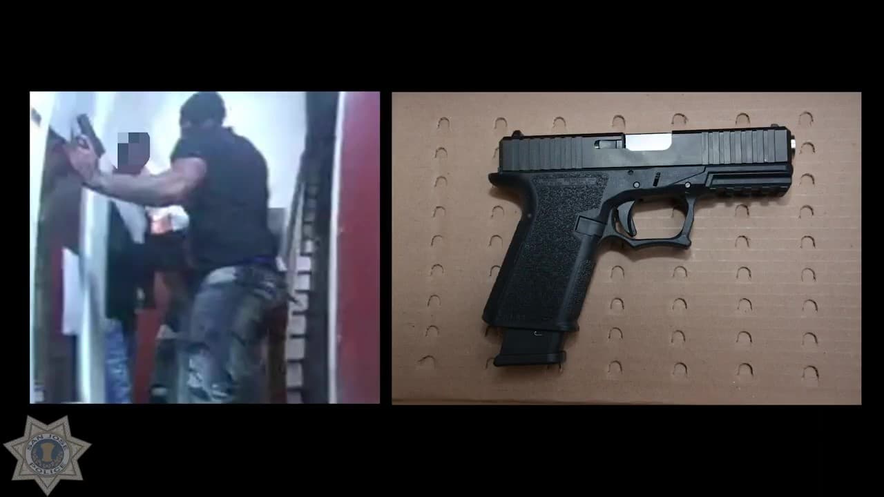 Las autoridades policiales indicaron que el arma decomisada es una pistola fantasma, lo que quiere decir que es un arma sin número de serie y su fabricación no viene de alguna empresa reconocida.