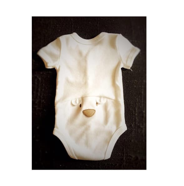 Con esta linda fotografía enmarcó la gran noticia "Nuestra familia crece, crece la felicidad #3meses”, señaló la actriz.