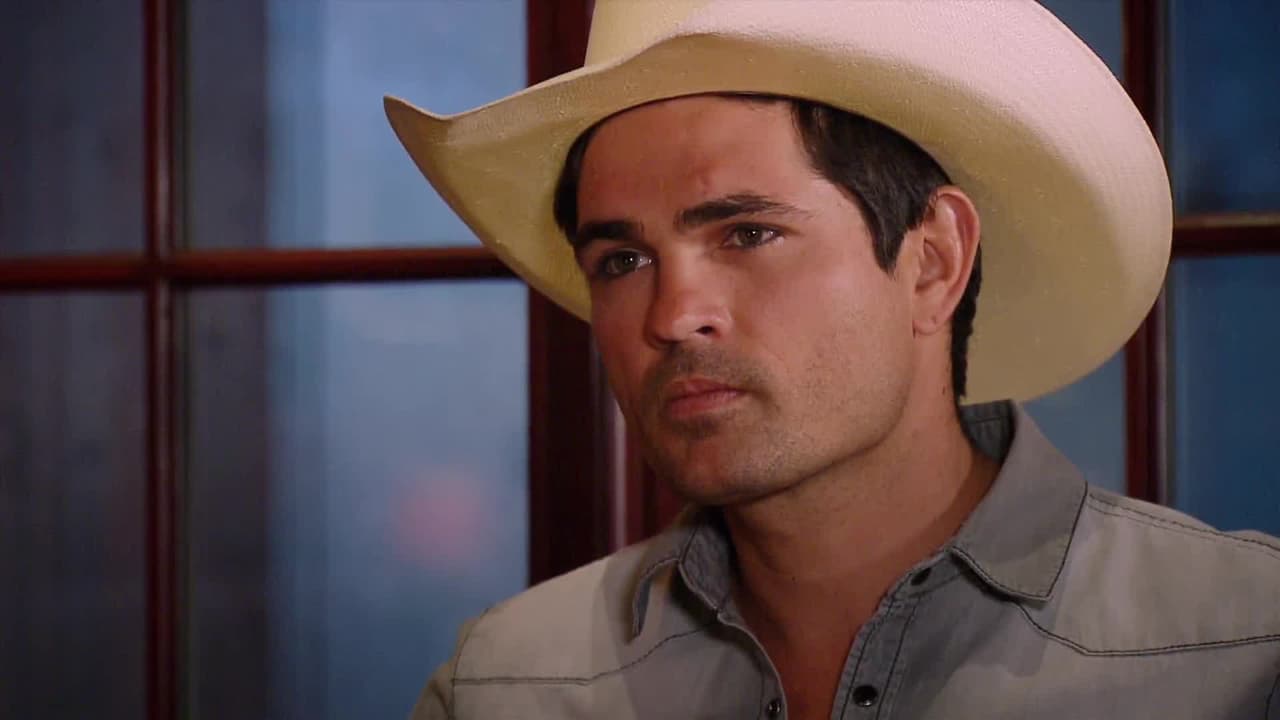 Cómo olvidar a Ferdinando Valencia, mejor conocido por su papel como Diego en 'Que Te Perdone Dios'. ¡Qué mirada tan sexy!