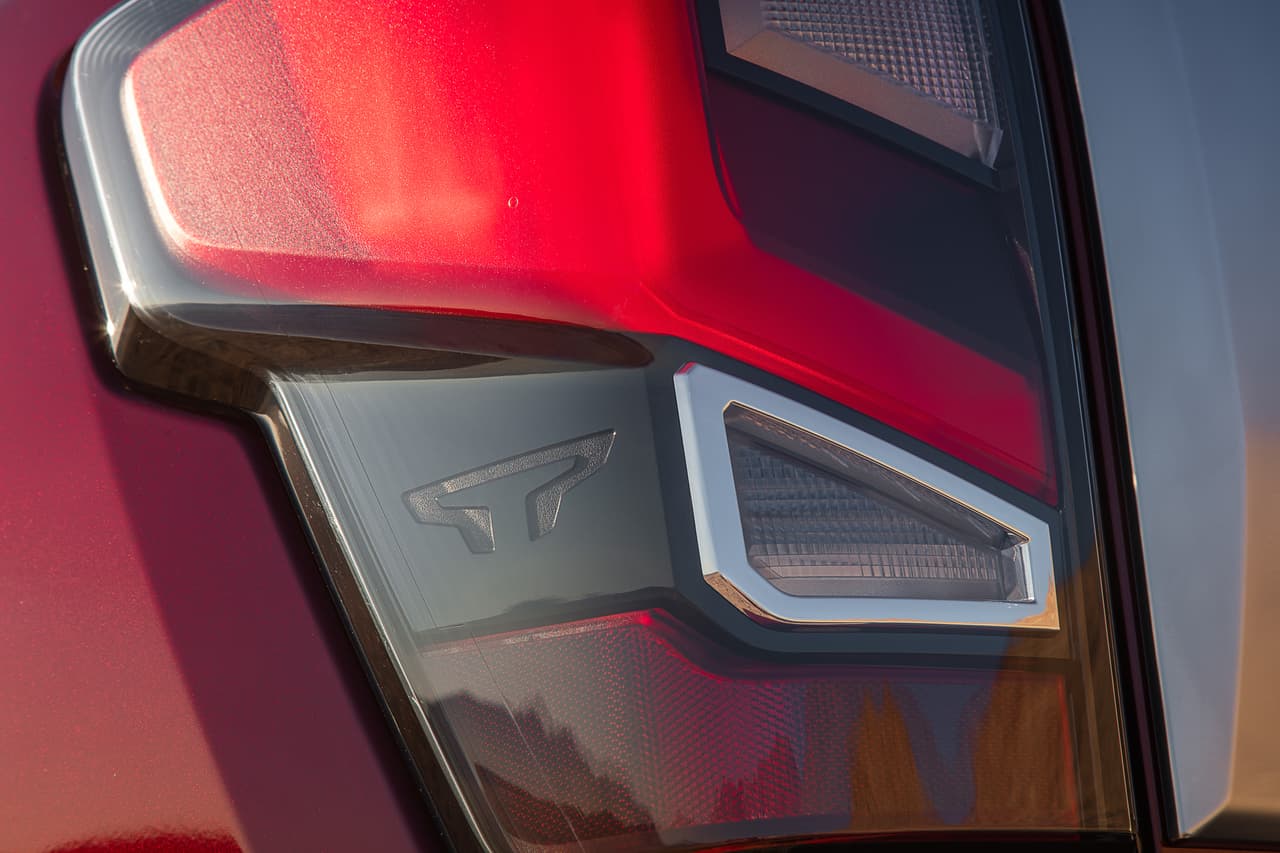 Nissan acudió a la Feria Estatal de Texas para presentar la iteración 2020 de su pickup de tamaño completo. En esta edición, la TITAN recibe una importante actualización que incluye mejoras en su motor, estética, tecnología y seguridad. En imagen: Nissan TITAN Platinum Reserve 2020.