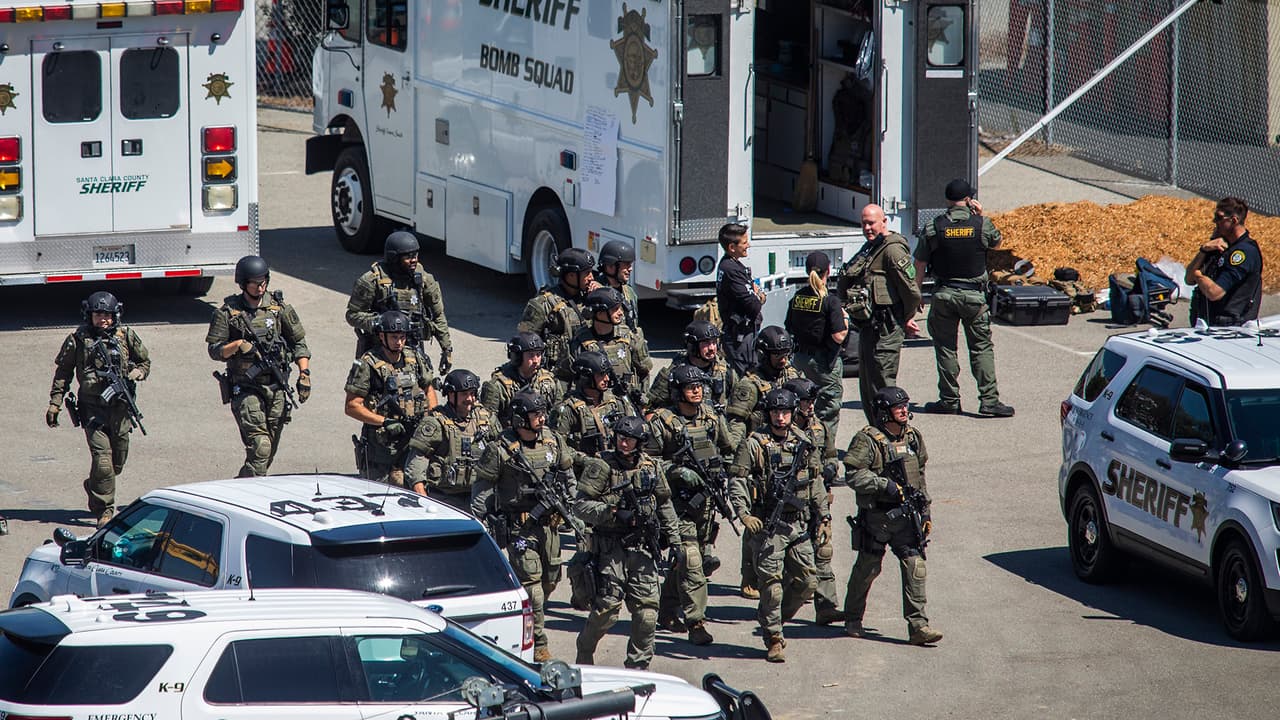 "No hay mucho que hacer en un país con 300 millones de armas" Alcalde de San José presiona por el control de armas luego de la masacre.