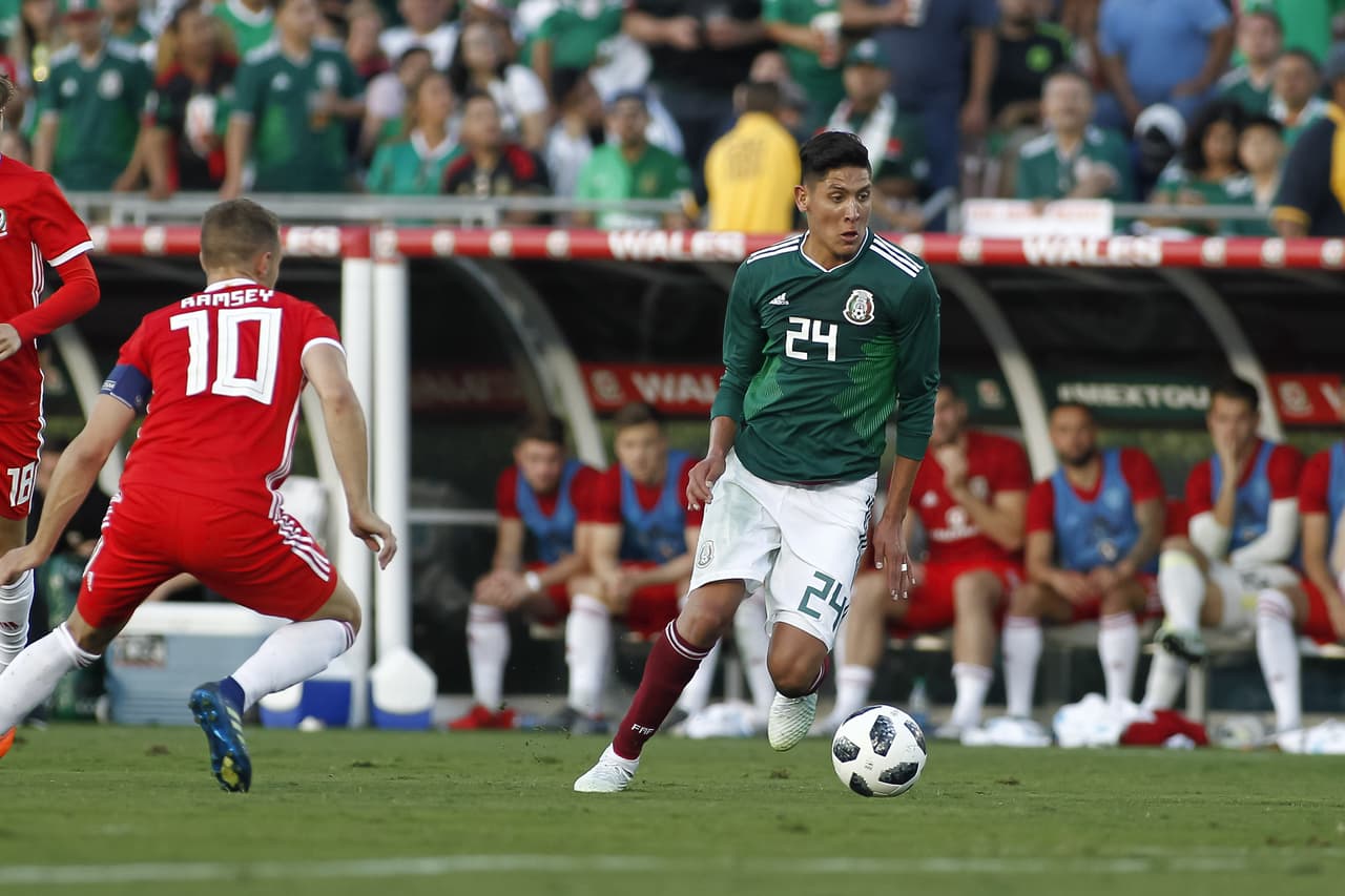 EDSON ÁLVAREZ 
<br>Disputó los 90 minutos en Pasadena iniciando como lateral por derecha, donde le faltó salida y pisar el campo rival, y la segunda mitad como medio de contención donde luce más cómodo. La falta de jugadores de condiciones defensivas podría abrirle una oportunidad.
<br>
<i>Calificación 6</i>