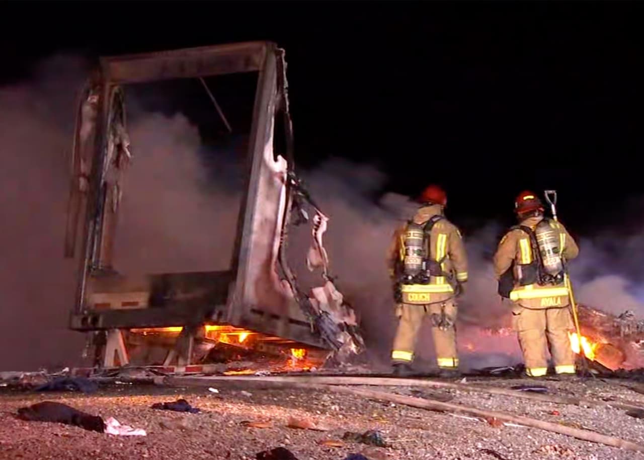 Los cuerpos encontrados no ha sido identificados pero la Oficina del Alguacil confirmó que corresponden a una 
<b>madre de 31 años, embarazada de 8 meses; los tres menores de ésta, de 10, 8 y 1 año de edad, y la abuela de los niños, de 52 años.</b>