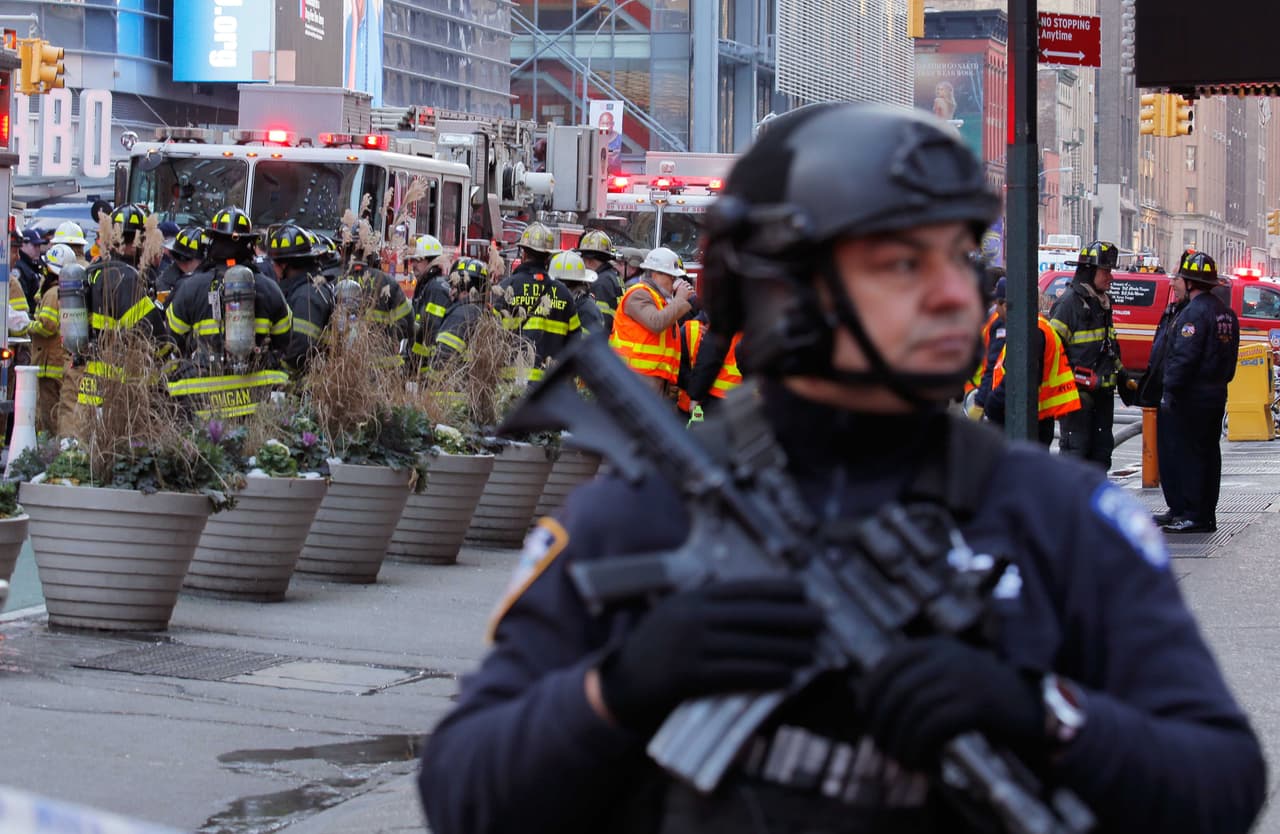 Las calles aledañas fueron inundadas de fuerzas de seguridad. (Lucas Jackson/Reuters)