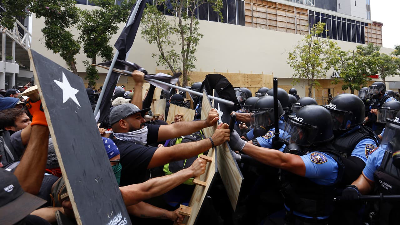 Paro de trabajadores en Puerto Rico termina en violencia