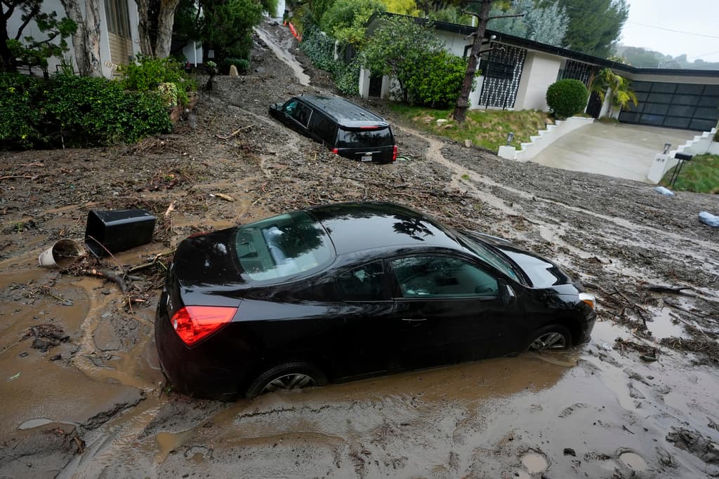 El pronóstico de lluvia intensa se mantiene hasta el próximo miércoles, por lo que el temor a mayores deslaves se mantiene en Beverly Crest.