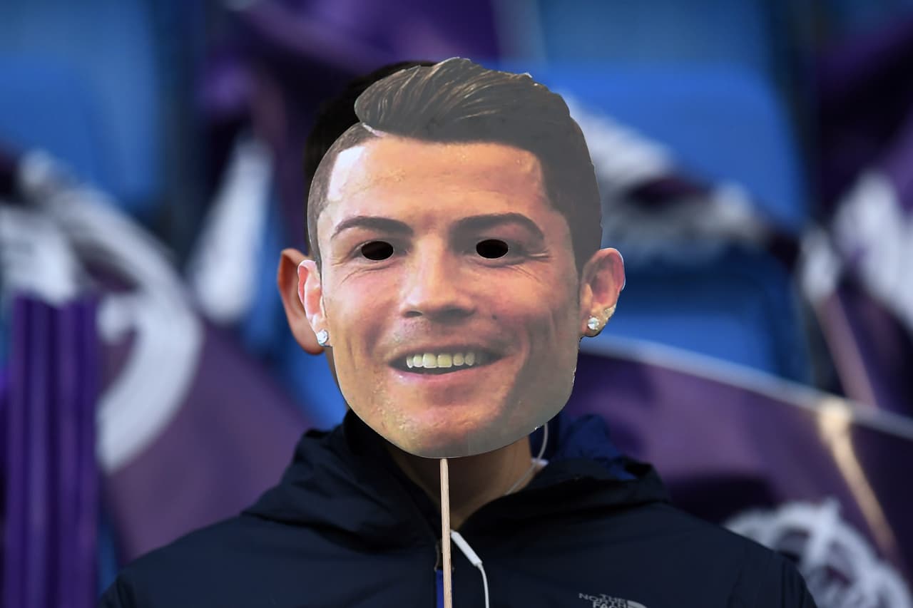 Los fanáticos le dieron un condimento especial al partido de Real Madrid y Juventus en el choque de vuelta de los cuartos de final de la Champions League, con el colorido especial del fútbol.