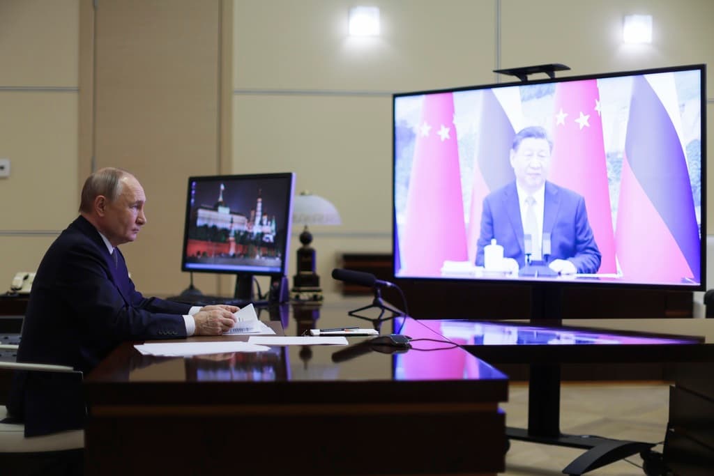 Imagen de la videollamada entre Putin y Xi facilitada por el Kremlin.