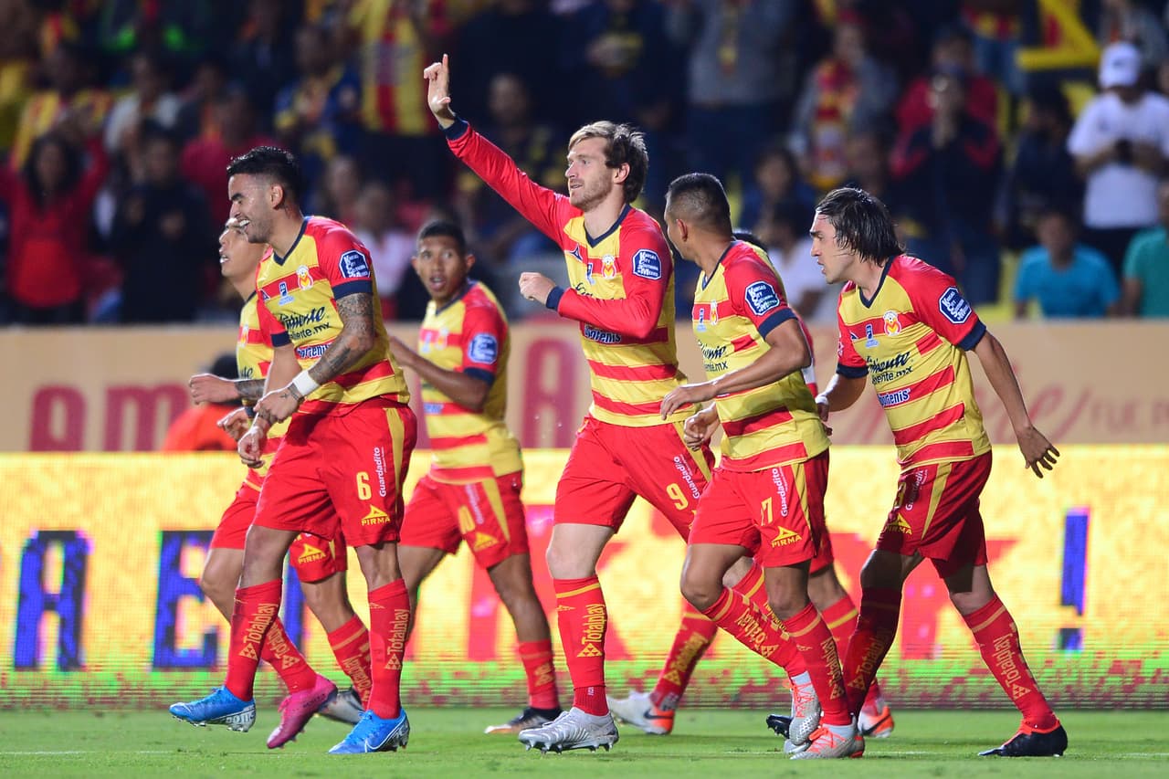 11. 
<b>Morelia</b>: Fernando Aristeguieta 5 goles y sin asistencias | Edison Flores 4 goles y 4 asistencias | Total: 9 goles y 4 asistencias | Goles del equipo: 30 | Porcentaje de goles entre ambos: 30%