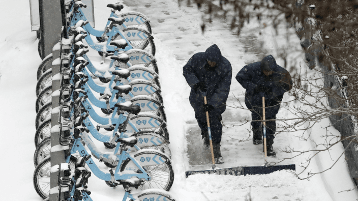 La primera tormenta de la temporada azotó con fuerza a la ciudad de Chicago y sus alrededores.