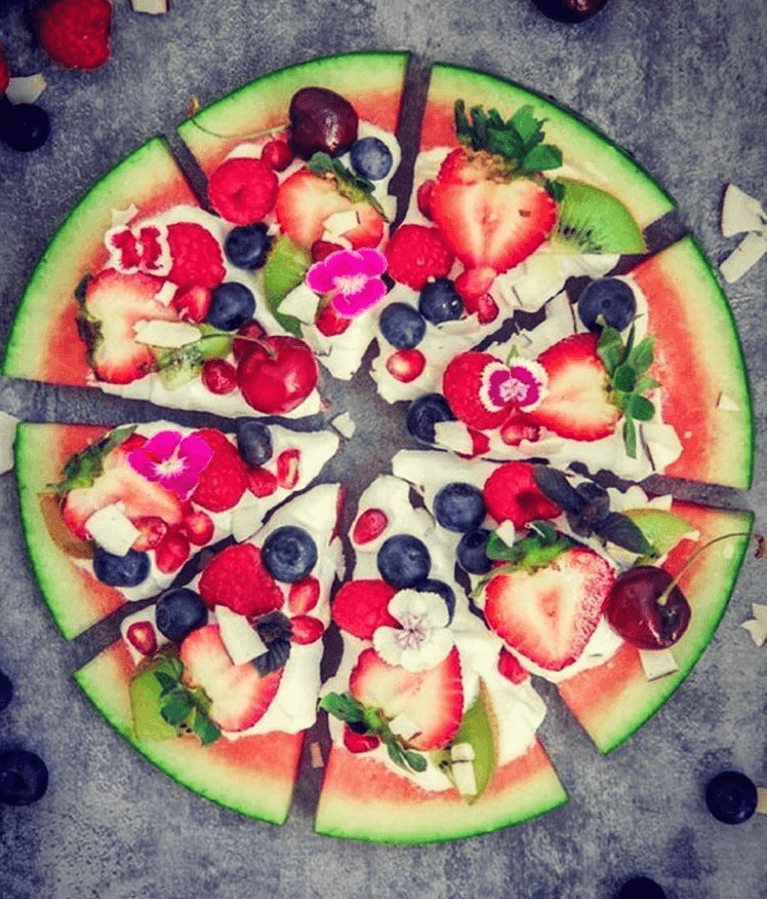 Disfruta este día y no olvides comerte una deliciosa pizza para conmemorarlo, sin importar el sabor. ¡Todo se vale!