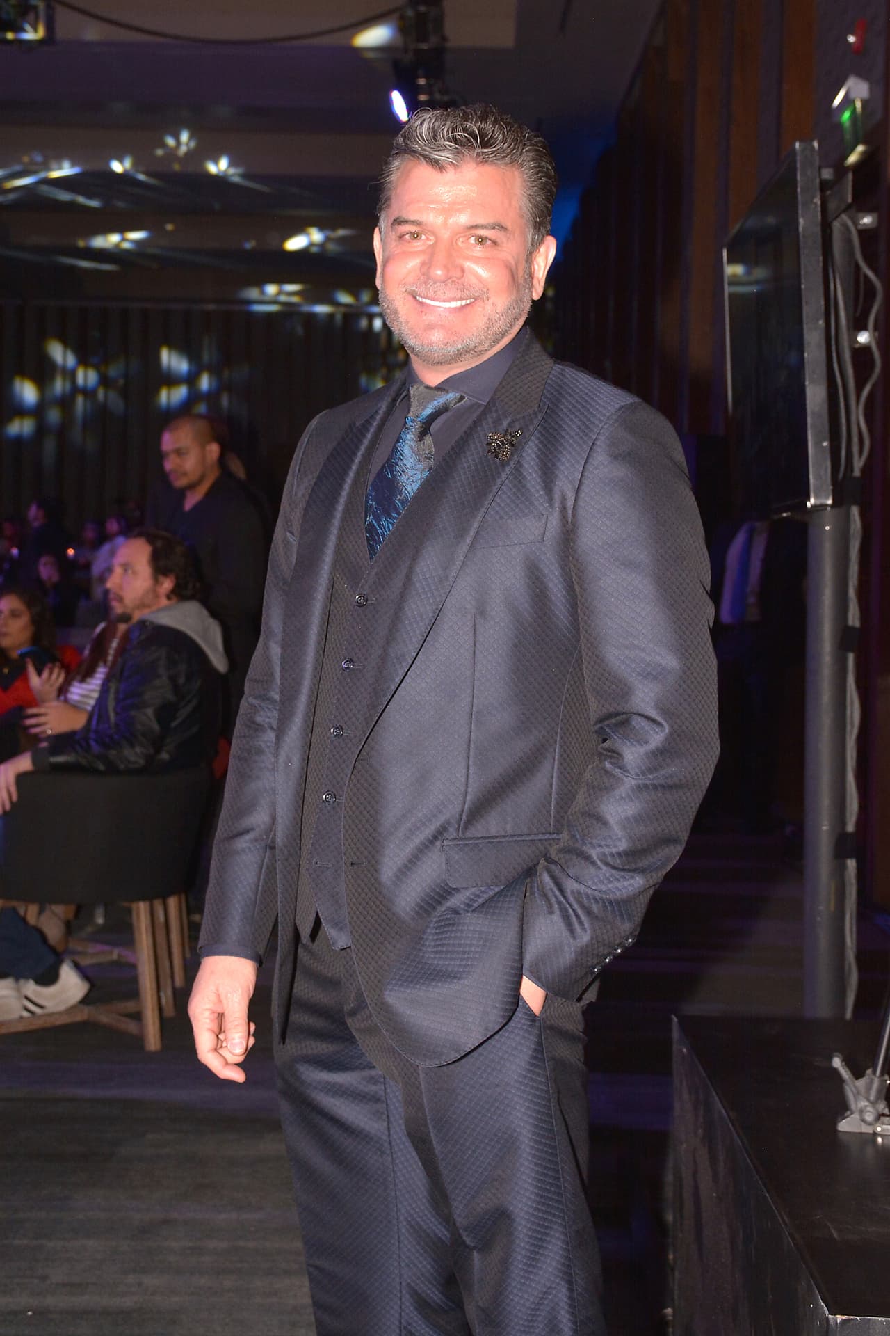 Otra sorpresa dentro del elenco es Sergio Basáñez, quien llevaba 20 años sin trabajar en Televisa. El actor se convertirá en un abogado que guarda un gran secreto detrás de su apariencia intachable.