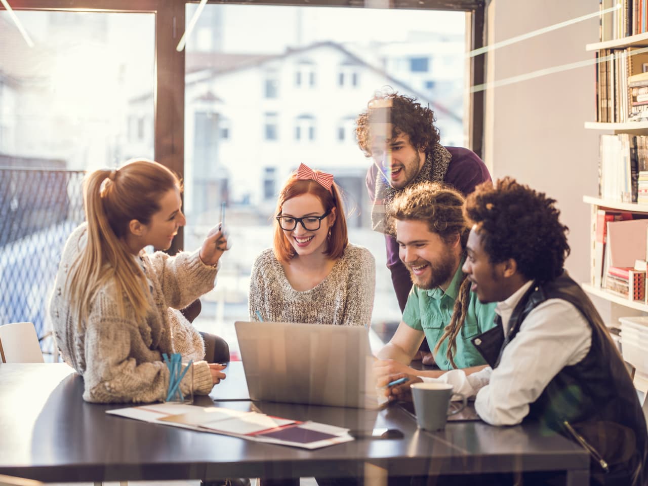 Diciembre es un mes movido. Además de las reuniones y eventos sociales para los que parecieran no alcanzar los días, suele haber ajustes y despidos en el trabajo.