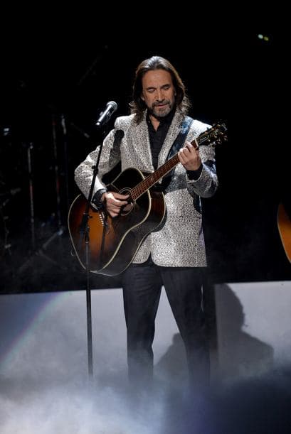 Marco Antonio Solís también interpretó 'A donde vayas'