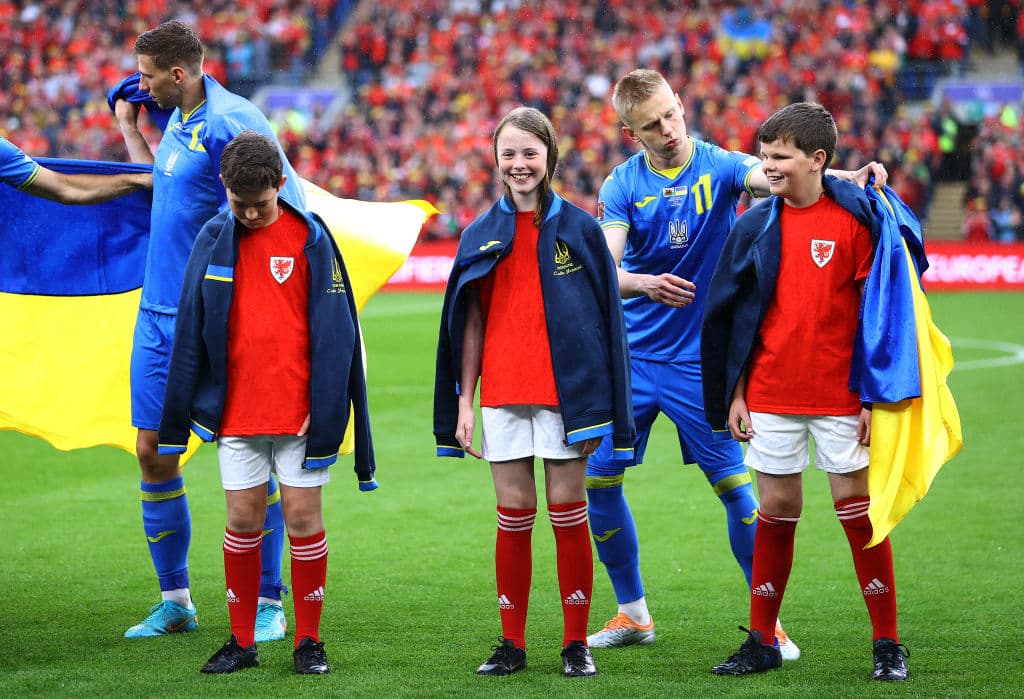 La selección de Gales se quedó con el último boleto de Europa boleto al Mundial de Qatar 2022, tras vencer 1-0 a Ucrania con un gol en propia puerta de Andriy Yarmolenko.