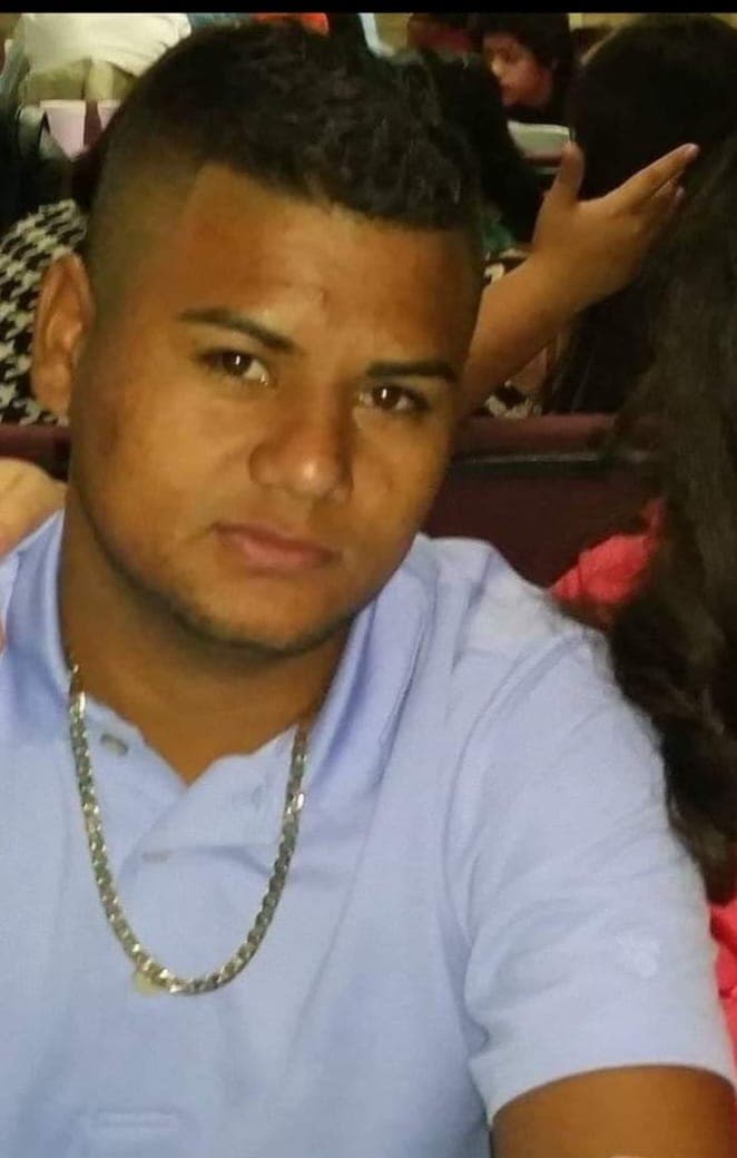 Luego de 3 días de búsqueda, el equipo de buceo encontró el cuerpo sin vida de Edwin. Noticias 40 pudo conocer que fue ubicado a unos 70 pies de distancia del lugar donde hallaron a su hermano
<b> </b>Emilson.
