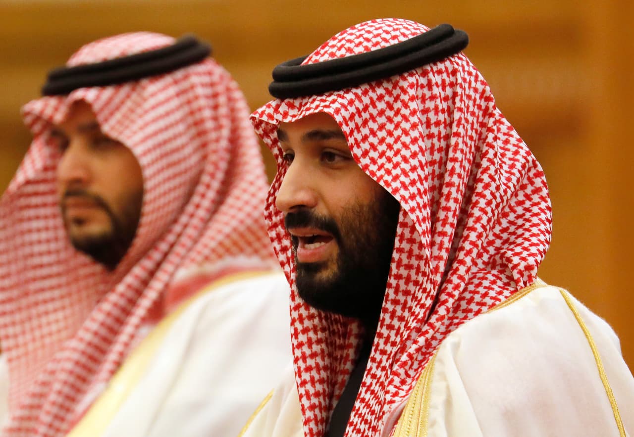 Así es Mohammed bin Salman, un jeque árabe que no escatima en lujos y que de ser aprobada la compra del Newcastle se convertirá en el dueño más rico de la Premier League.