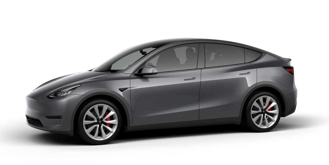 Todas la unidades de la Tesla Model Y estarán equipadas con los equipos necesarios para el funcionamiento de su sistema 
<b><a href="https://www.univision.com/noticias/tesla/la-nueva-version-del-sistema-autopilot-de-tesla-es-absolutamente-autonoma-video">Autopilot</a></b> para asistencia semiautónoma al manejo. Sin embargo, la activación del mismo es opcional. Para que Autopilot funcione con autonomía de 
<b><a href="https://www.univision.com/entretenimiento/preparate-para-soltar-el-volante-estos-son-los-pasos-para-un-futuro-en-autos-sin-chofer">Nivel 3</a></b>
<a href="https://www.univision.com/entretenimiento/preparate-para-soltar-el-volante-estos-son-los-pasos-para-un-futuro-en-autos-sin-chofer"> </a>Tesla cobrará 3,000 dólares adicionales, y 5,000 dólares para que el sistema funciona con 
<b>automanejo completo</b>. Sin embargo, lo que Tesla llama automanejo completo, 
<b>no es autonomía total</b> de Nivel 5, por lo que requiere de la supervisión constatnte de un conductor.