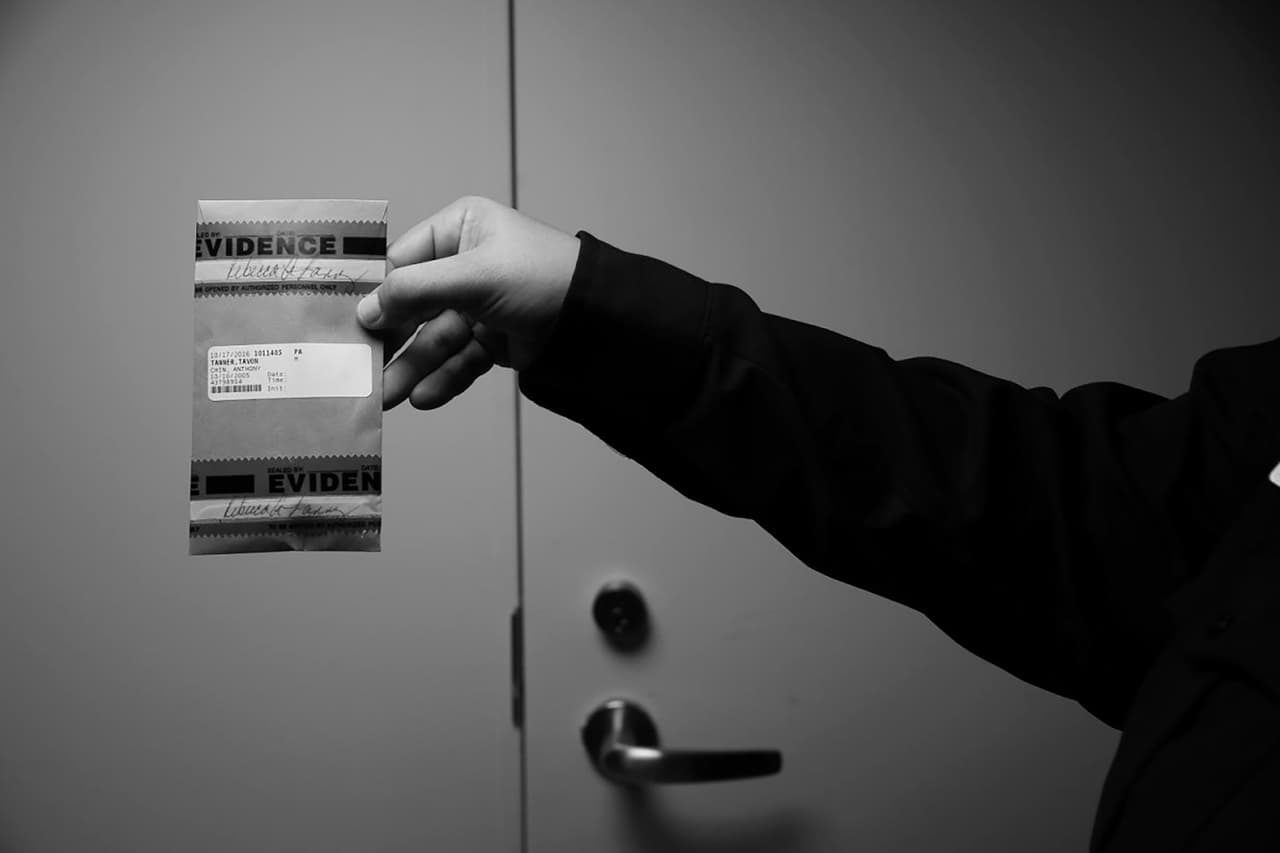 <b>El niño sobreviviente de un tiroteo en Chicago.</b> Había querido ver la bala después de que le fue removida, pero la policía la tomó como prueba en el caso.