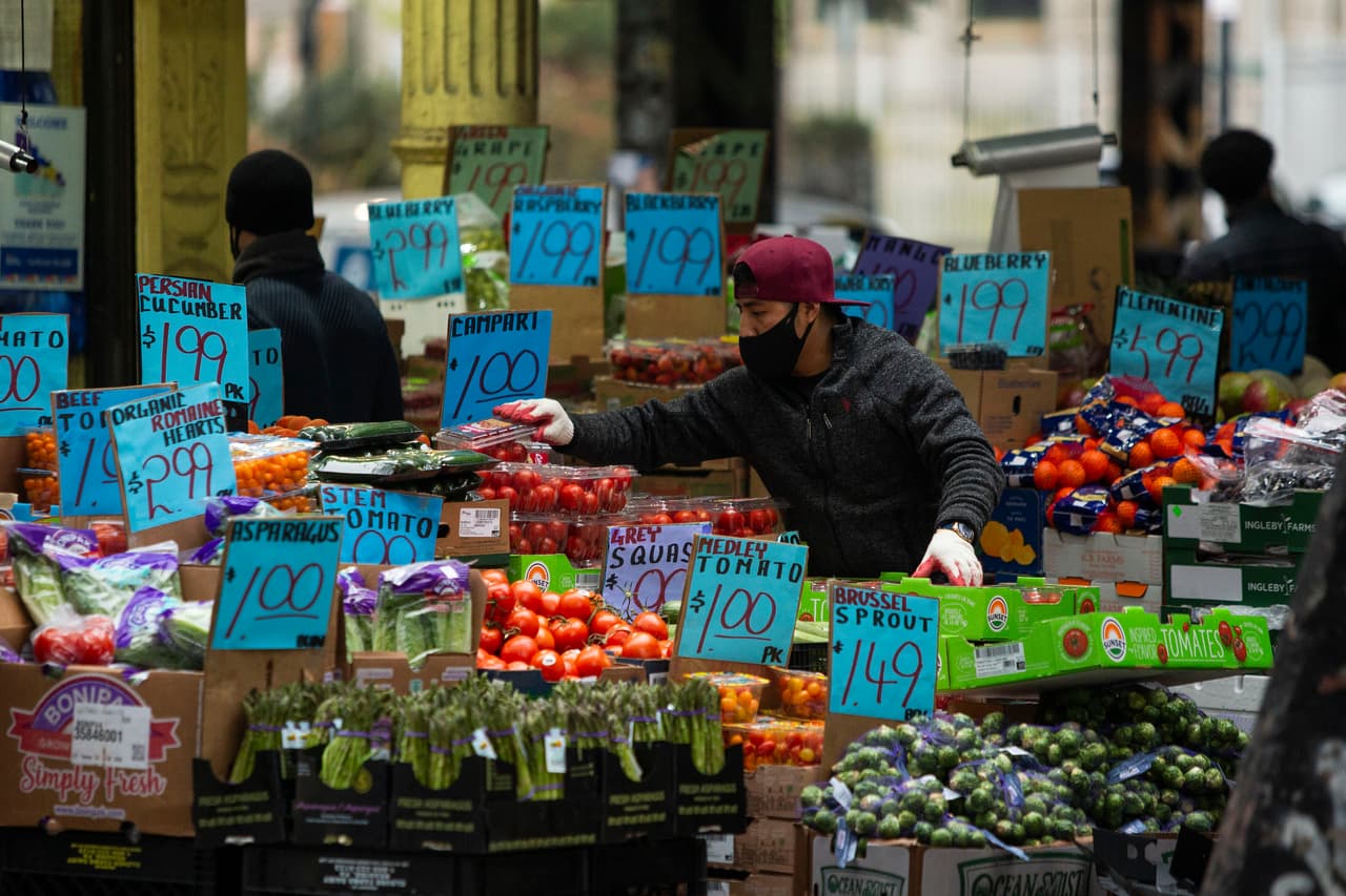 ¿Cómo afecta a inmigrantes hispanos una posible recesión en EEUU?