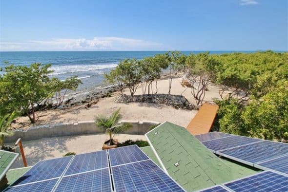 Está a tan solo seis minutos en barco desde el municipio de Salinas. Tiene una sola casa que cuenta con tres habitaciones. La misma funciona solo con energía solar. (Fotos: http://puertoricosothebysrealty.com/)